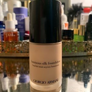Giorgio Armani Luminous Silk foundation in 4.5